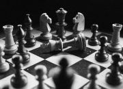 Dari Tokoh Kehormatan Menjadi Objek Kritik