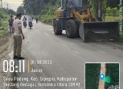 Sinergi PT TSP Bersama Camat Sipispis dan Warga Gelar Gotong Royong Rapihkan Jalan