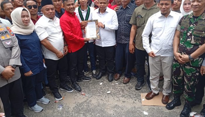 Ratusan Mahasiswa dan Masyarakat Labuhanbatu Serbu Kantor DPRD, Sampaikan Tuntutan Krusial untuk Bangsa