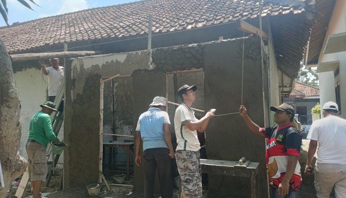 Masyarakat dan Pemuda Kigodong Bangun WC Baru untuk Madrasah Nurul Ulum