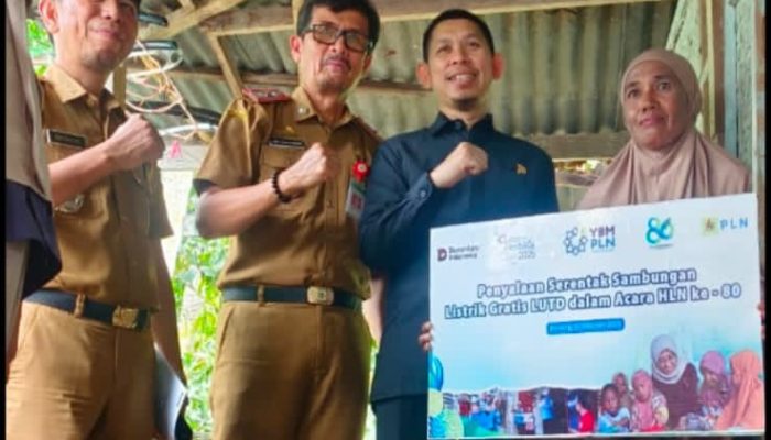 Para Pegawai di Kabupaten ini, Secara Kolektif Potong Gaji 2,5% untuk Hadirkan Listrik Bagi Keluarga Pra Sejahtera