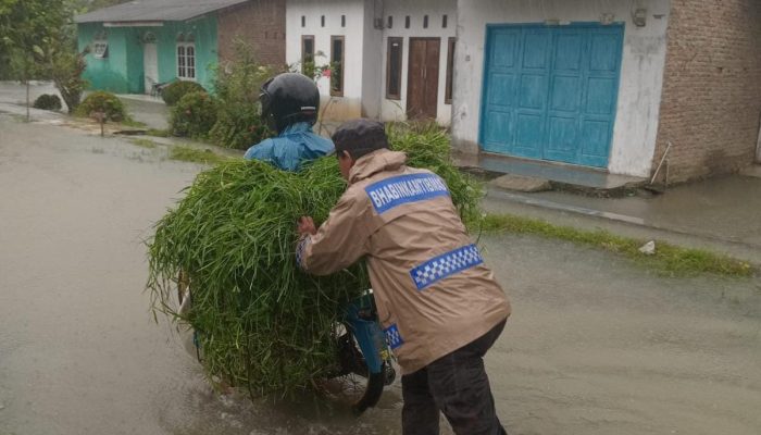 Polres Sergai Bantu Warga Terdampak Banjir di Tengah Hujan Deras Berkepanjangan