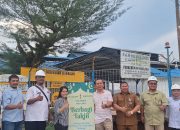 PT Socfindo Matapao Bagikan Takjil kepada Pengguna Jalan