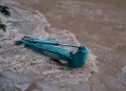 Air Sungai di Pondok Seng Sipispis Mendadak Meluap, 1 Beko Dikabarkan Hanyut