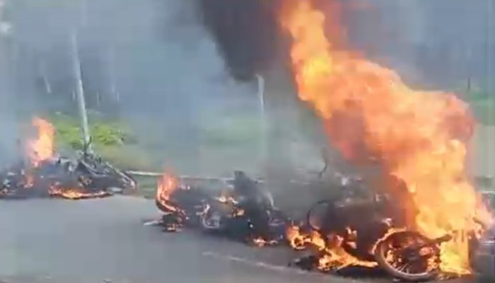 Sipispis Membara, 27 Motor & 1 Truk Fuso Diduga Dibakar Massa dan 4 Orang Dikabarkan Terluka